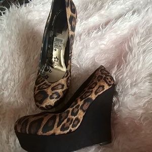 Nwt sz. 9 brash leopard print platform wedge